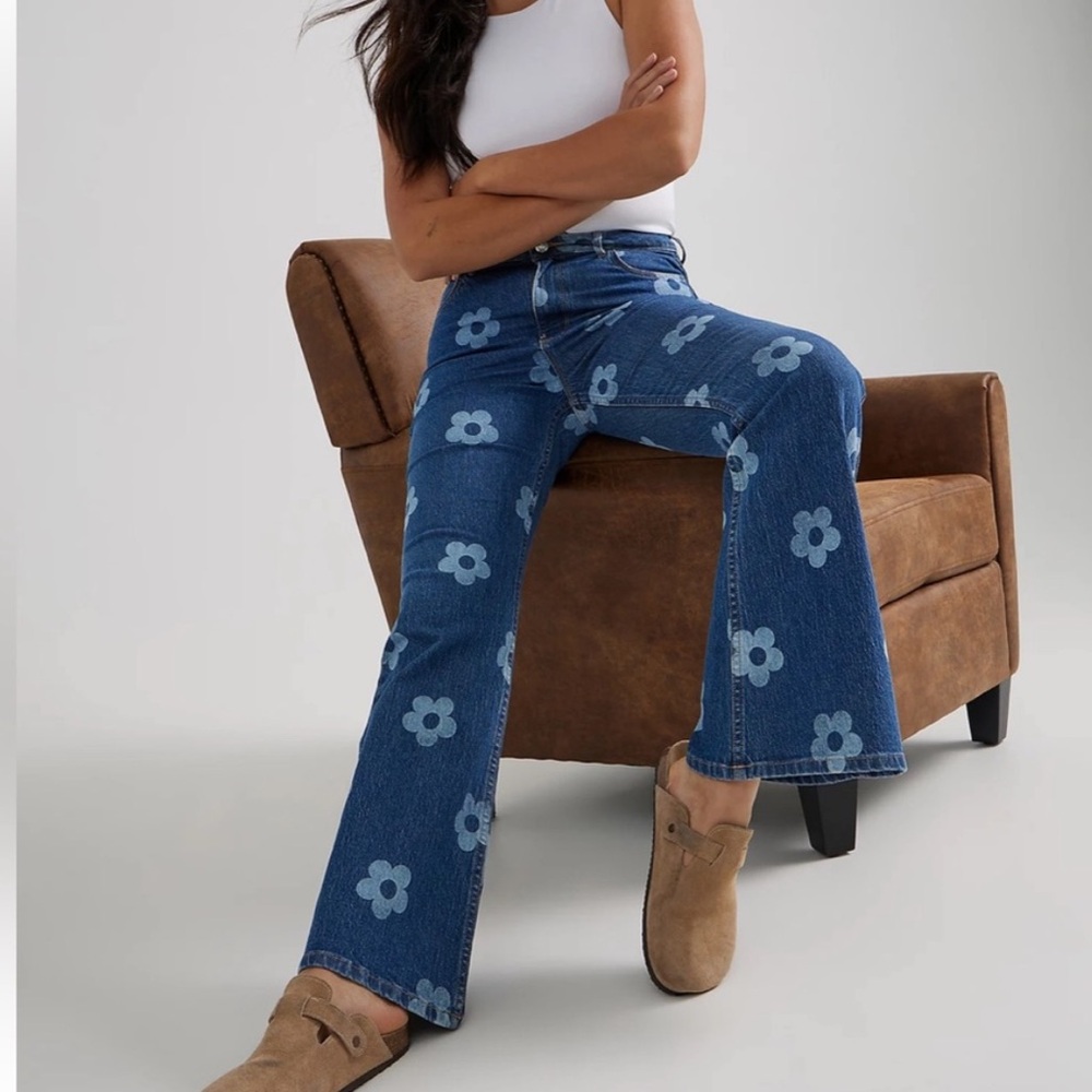 Wrangler Fierce Flare Jeans 27 California Daisy Floral High Rise NWT - Picture 6 of 11